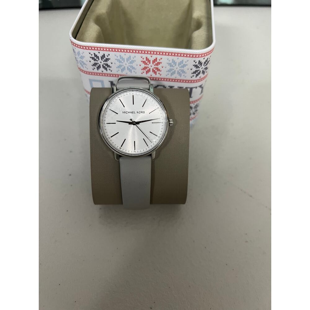 Michael Kors MK2797 Pyper Grey Leather Ladies Watch - Picture 3 of 6